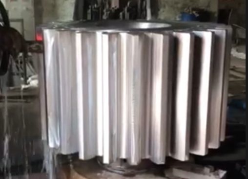 為回轉窯及各類磨機所以小齒輪熱處理（齒面淬水）